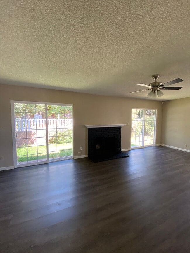 Building Photo - Updated Single Story Home Located in Orcut...