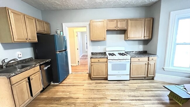 Building Photo - 31 Ridgeway St