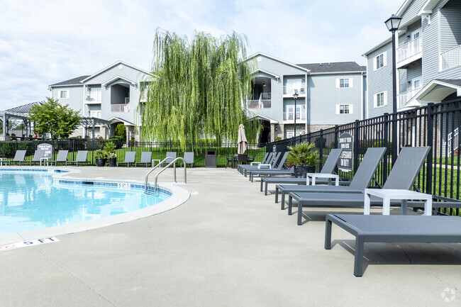 Piscina estilo centro turístico con terraza - Palisades at Ballentine