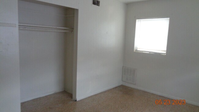 Building Photo - 5227 Tangerine Dr