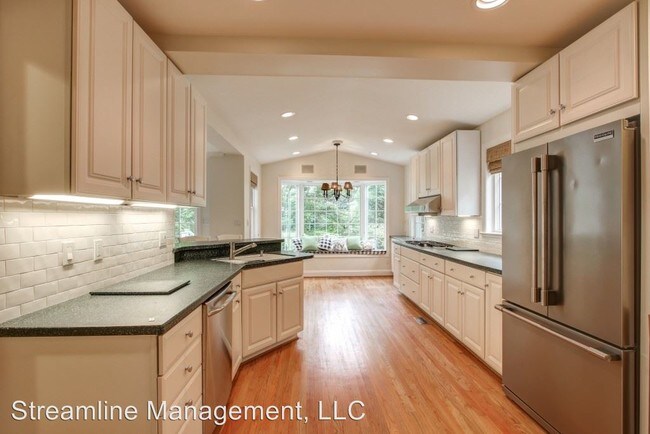 Building Photo - 3317 Tennyson St NW