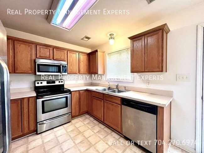 Foto del edificio - 8549 Filbert Ln