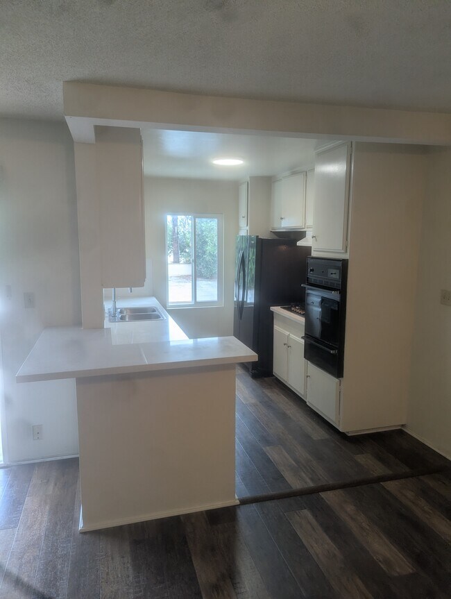 Cocina - 1311 Lyndon St