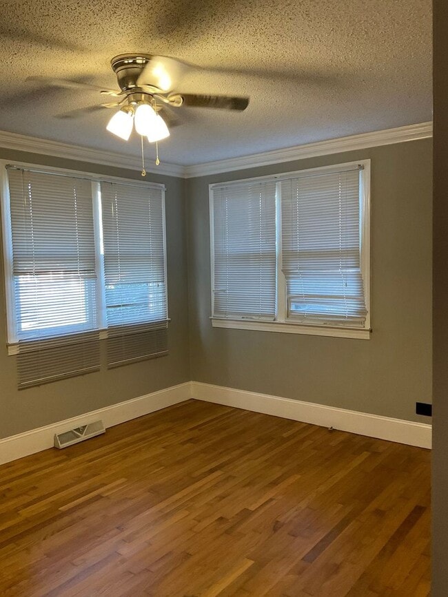 Building Photo - The Perfect 4 Bedroom!!!!