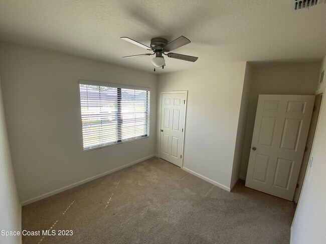 Foto del edificio - 510 Old Country SE Rd