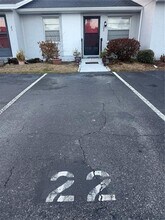 Building Photo - 22 Lake Villa Way