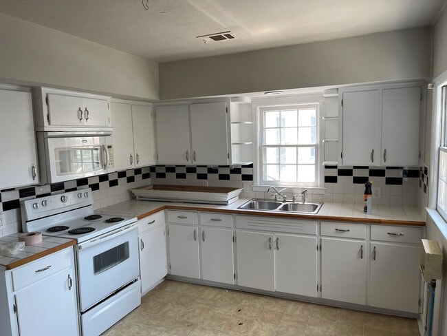 Foto del edificio - 2704 Peabody Ave