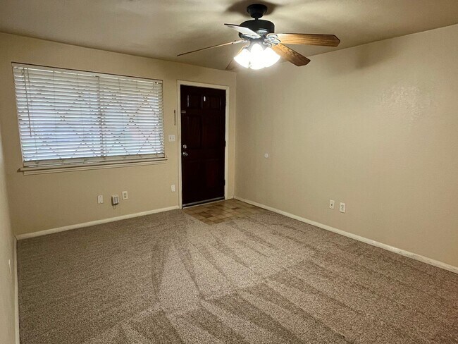 Foto del edificio - Charming Moore Home with Big Backyard!