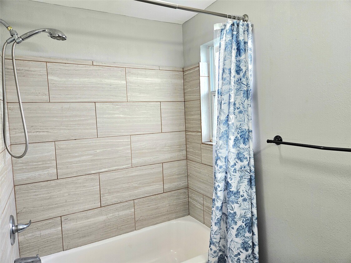 Building Photo - 4606 Warren Way