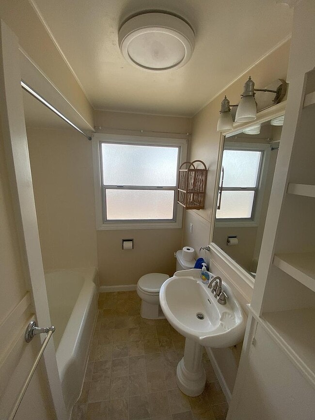 Foto del edificio - 2510 San Francisco Ave NE