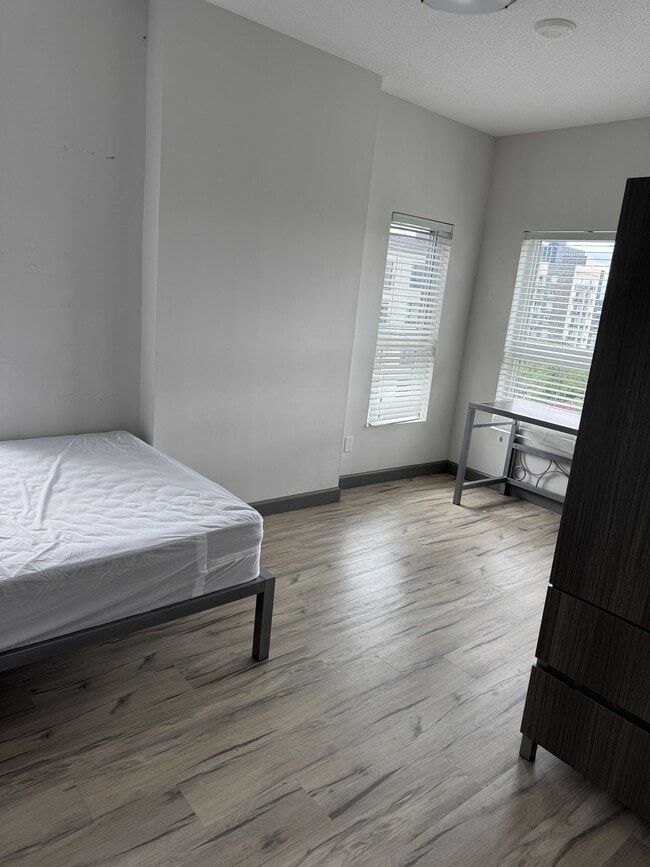 Building Photo - 258C-258C Sunview St