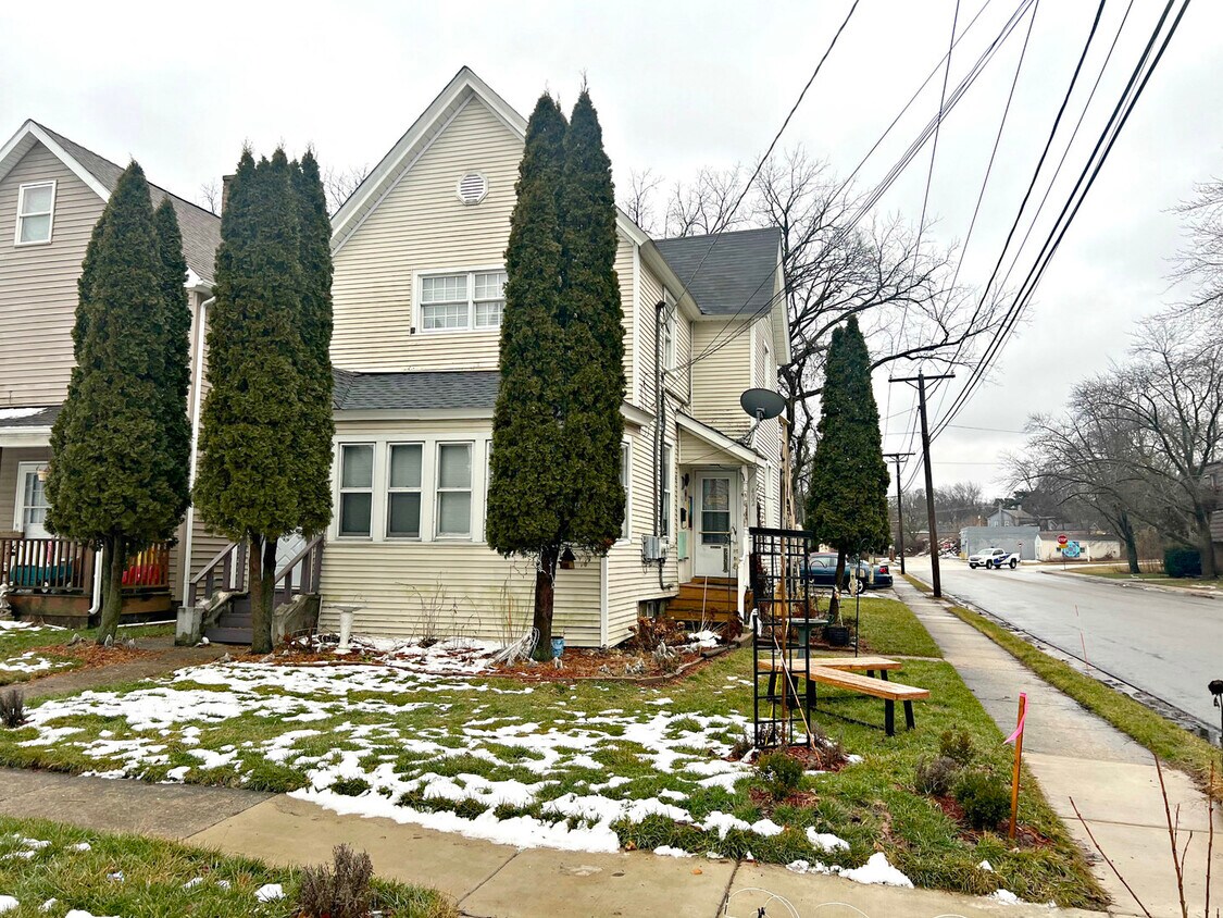 Primary Photo - 402 E JACKSON St