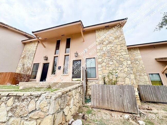 Building Photo - 800 Grassy Knoll