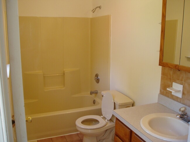 1st floor full bath - 105 Hilton Ave