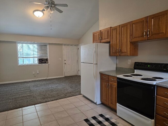 Building Photo - 1521 W 900 S