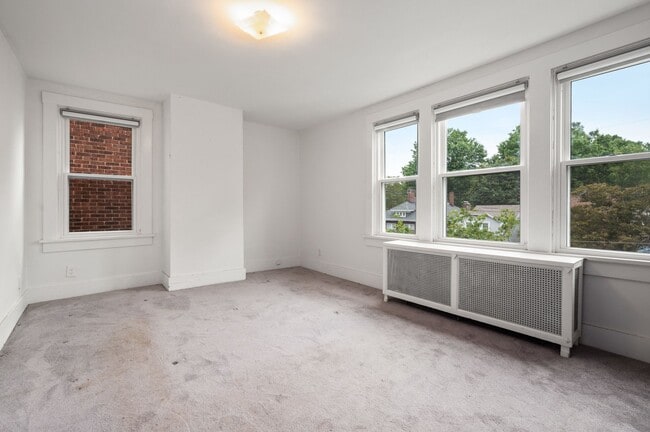 Building Photo - 6326 Waldron St