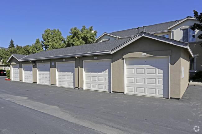 Apartments With Garages In Sacramento