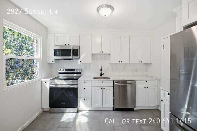 Building Photo - 2927 Sunset Ln
