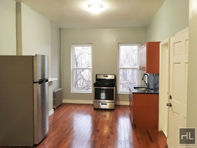 Building Photo - LARGE AND BRIGHT  1 BEDROOM  W/ OFFICE SPA...