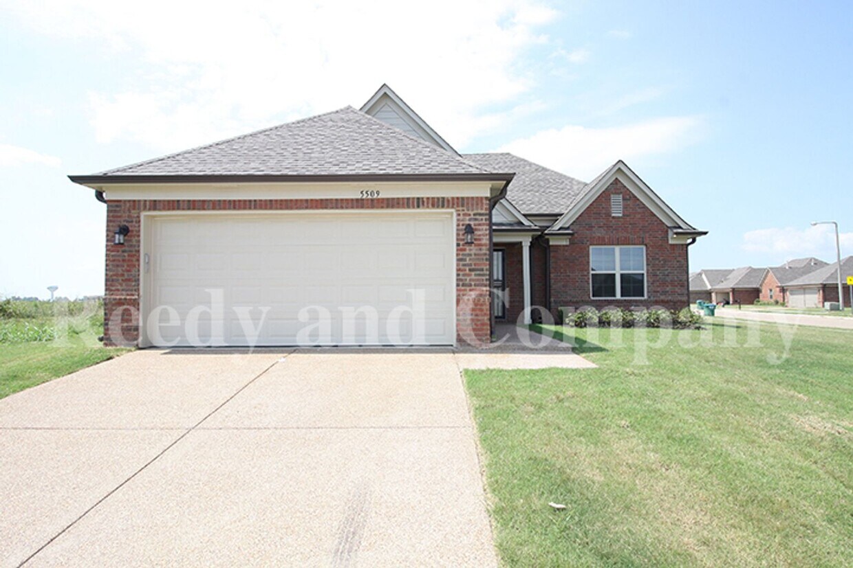 Foto principal - 5509 Kaitlyn Dr E
