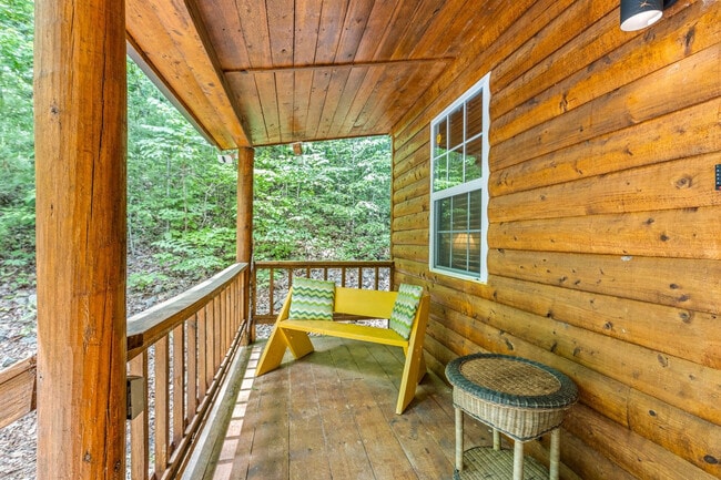 Building Photo - 243 Rocky Hollow Resort Rd