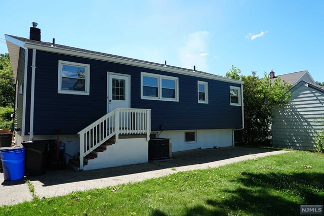 Building Photo - 292 Mayhill St