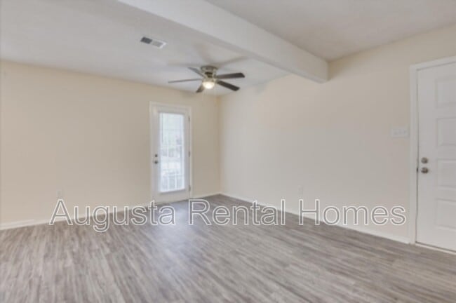 Building Photo - 2571 1/2 Tobacco Road - C