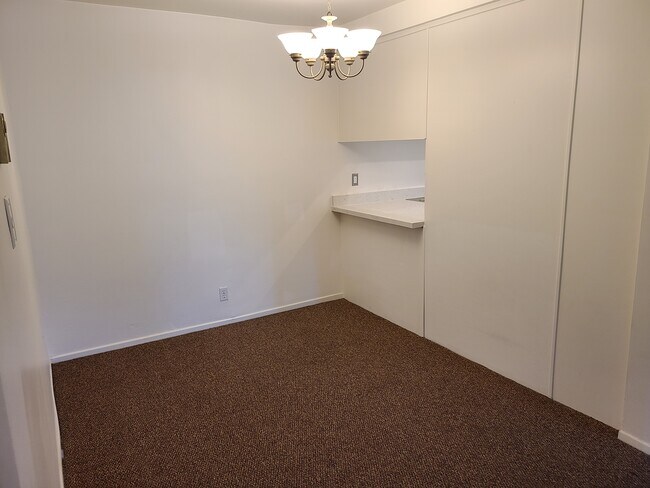 Dining Room - 440 Veteran Ave