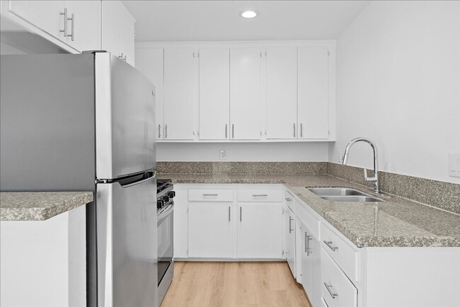 Building Photo - 3108 W 99th St
