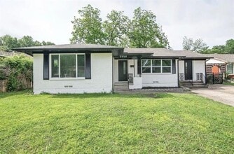 Building Photo - 2608 Lockhart Ave