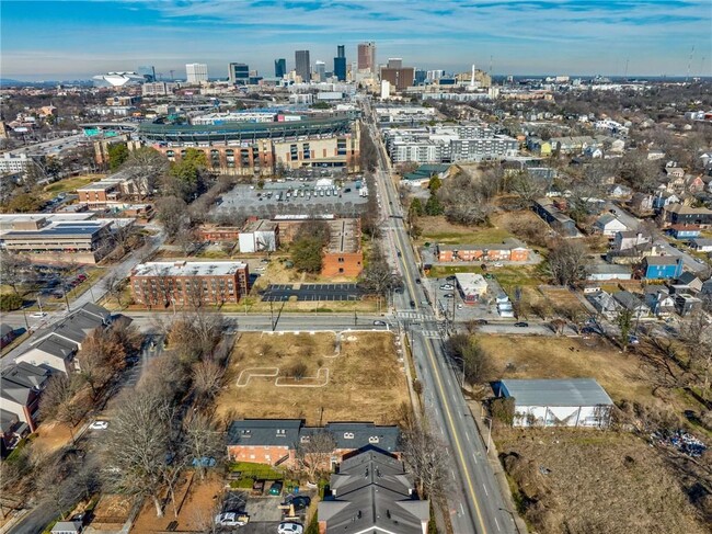 Foto del edificio - 865 Hank Aaron Dr SE