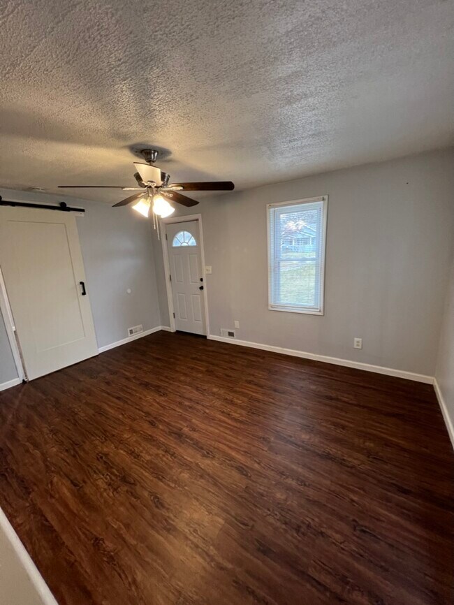 Building Photo - 1020 Cooper Ave