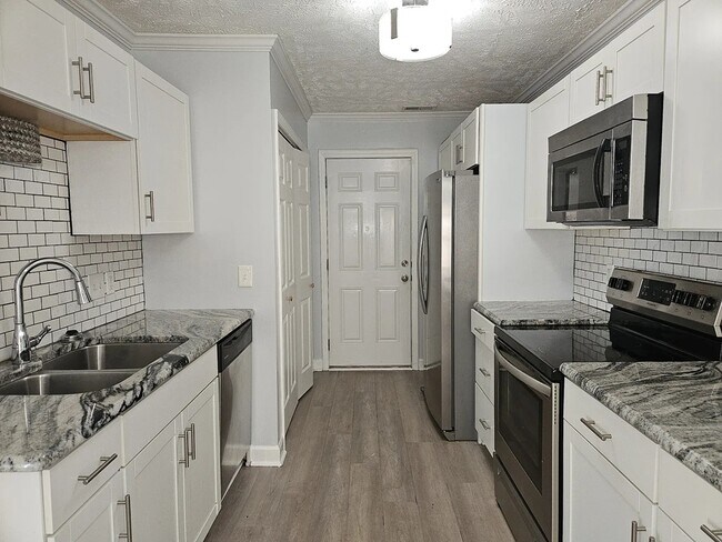 Foto del edificio - 212 Longleaf Pines Dr