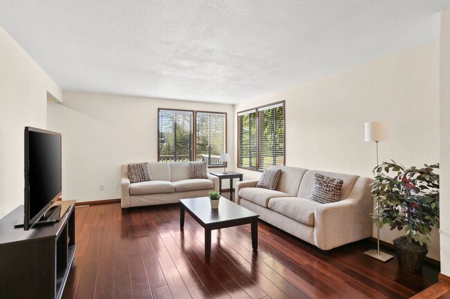 Building Photo - 5410 Highlands Dr NE