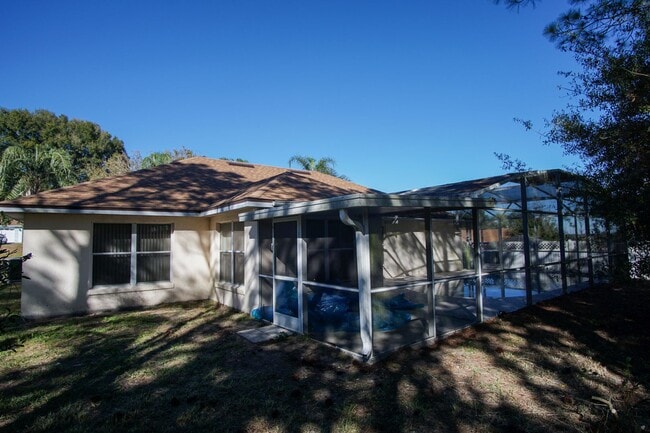 Building Photo - 4 bed Family Single Home Available for Rent in Davenport !!!