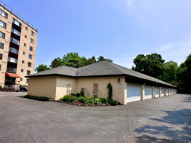 Building Photo - 2505 East Ave