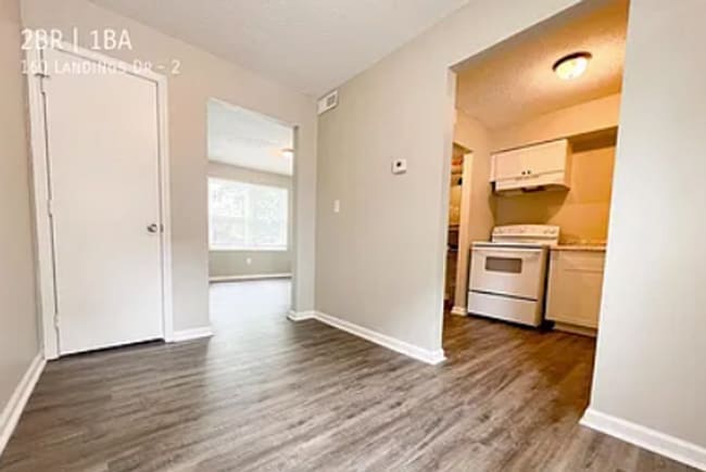 Building Photo - 160 Landings Dr