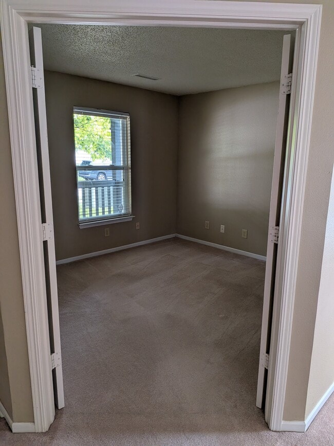 Building Photo - 10418 Memorial Knoll Dr