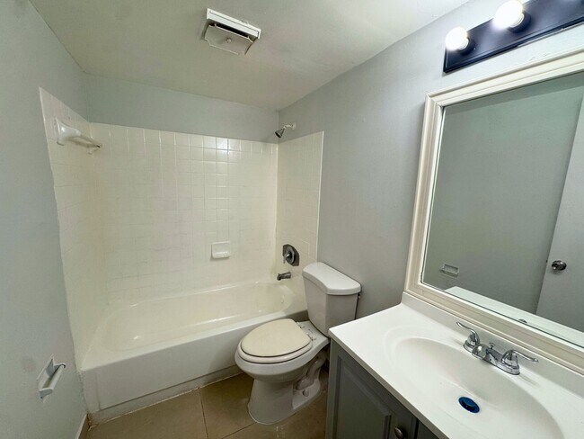 Foto del edificio - 4423 Treehouse Ln