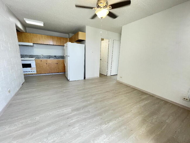 Building Photo - WARD VILLA 2/1/1 (NOT FREE) sec, lanai, pool