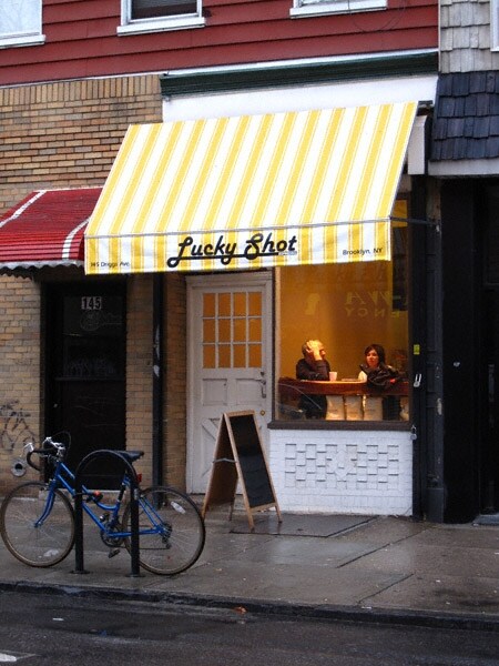 Foto del edificio - 145 Driggs Ave