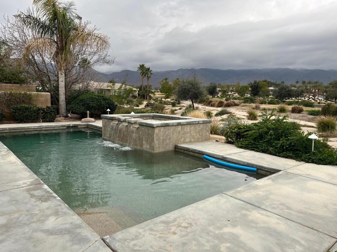 Primary Photo - 60607 Juniper Ln