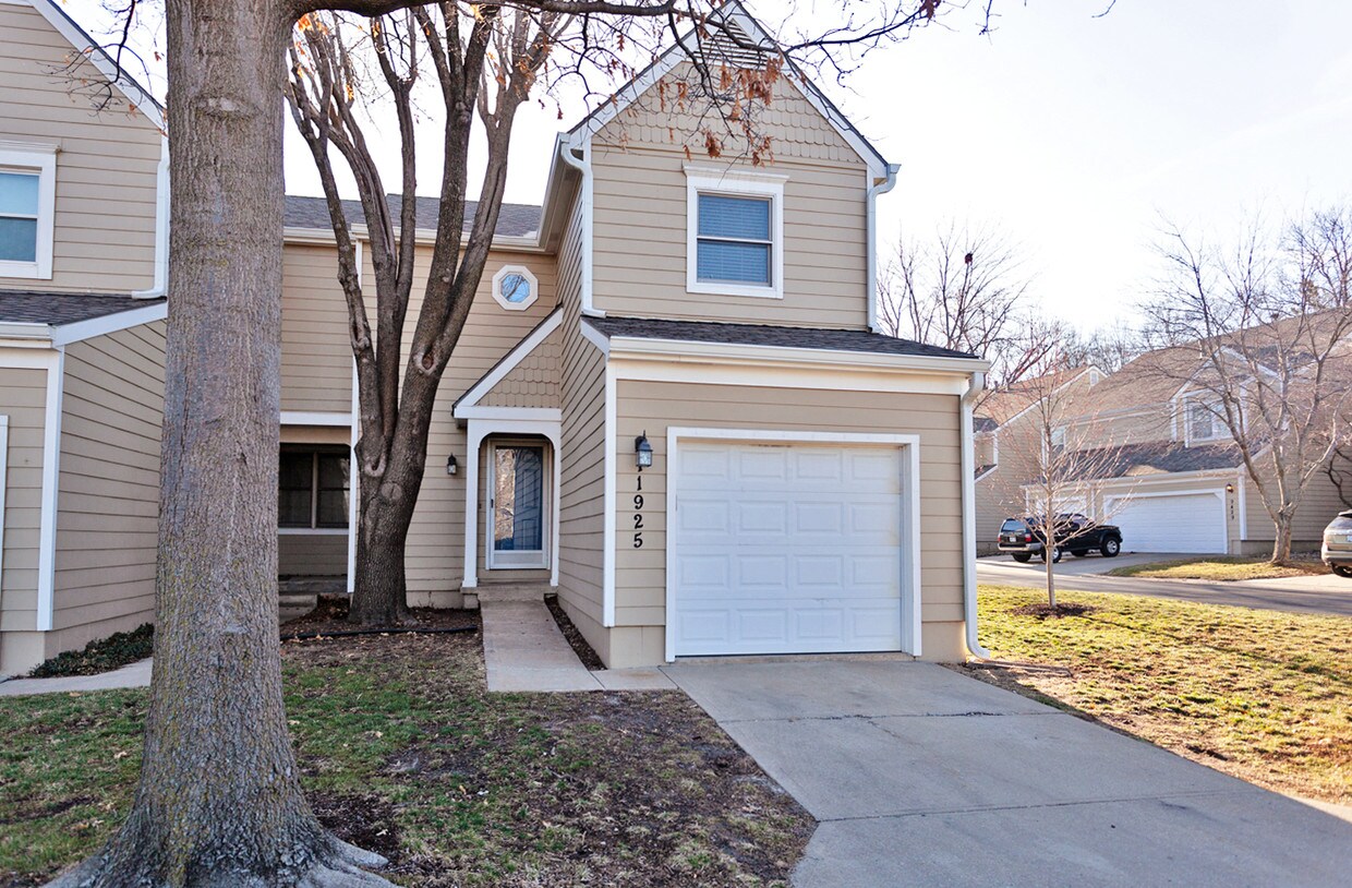 Foto principal - 11925 Centennial Park St