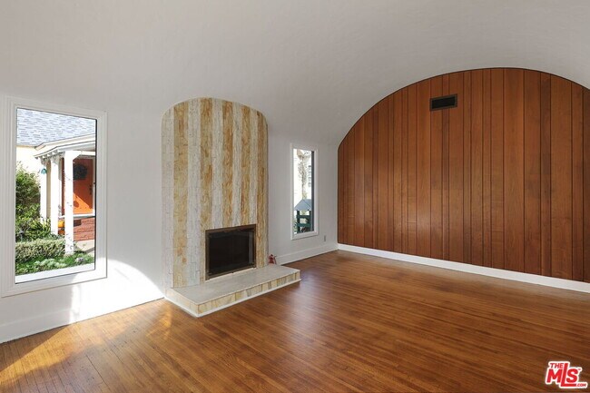 Foto del edificio - 2340 Camden Ave