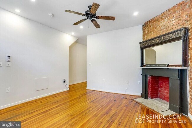 Foto del edificio - 1642 1/2 New Jersey Avenue NW-