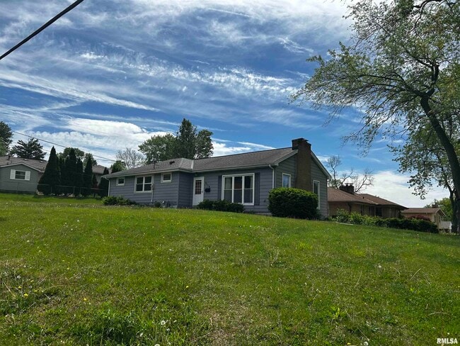 Building Photo - 2114 W Westbrook Dr