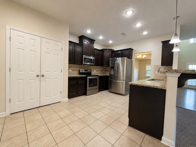 Building Photo - 7314 San Vista Dr