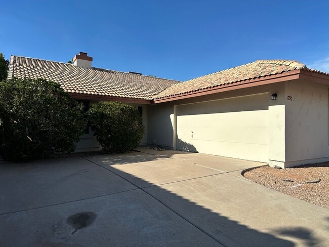 Building Photo - 1430 W Camino Ct