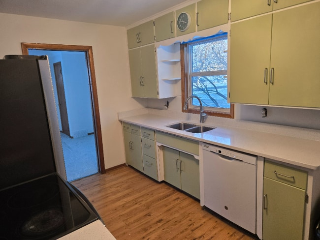 Building Photo - 301 W 2nd St