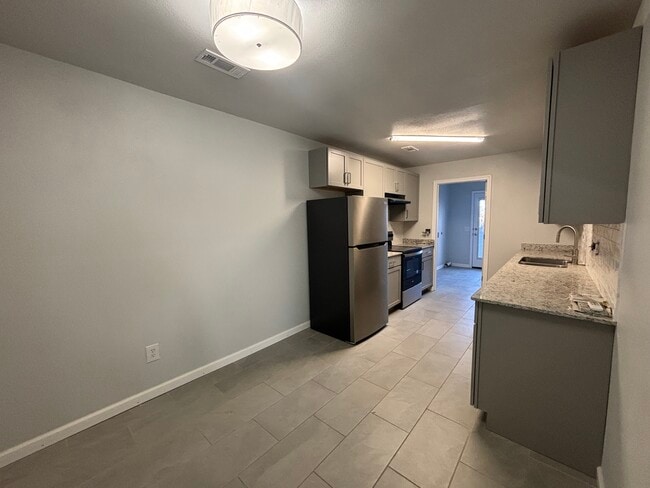 Foto del edificio - 2101 W Roselawn St